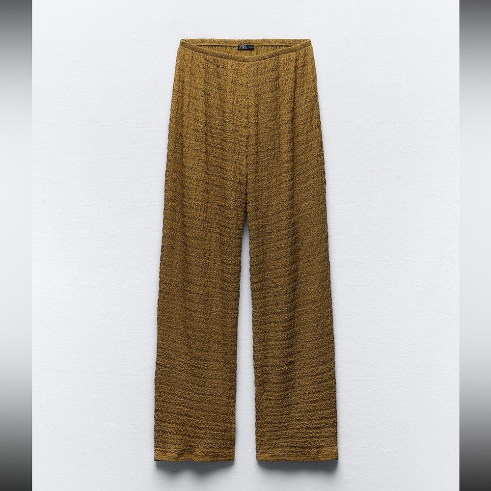 Zara textured pant. Size medium can fit medium to xl